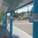 Após ser reformada, plataforma de ônibus é tomada por cartazes de aluguel na avenida Camapuã