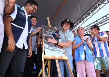 Prefeito entrega mercado municipal Maximino Corrêa revitalizado, na Praça 14
