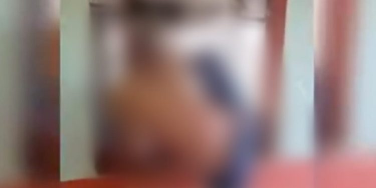 Vídeo: ladrão tenta invadir bar, entala na janela e “passa dessa para melhor”