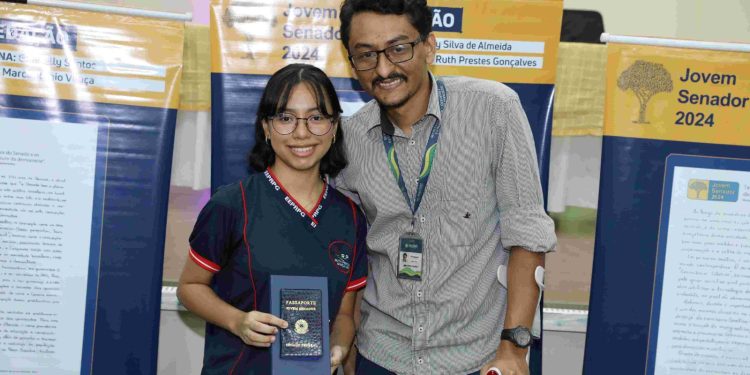Aluna de escola pública do Amazonas vence concurso e vai para o Senado Federal