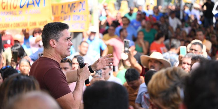 Nova pesquisa aponta vitória de David Almeida em todos os cenários