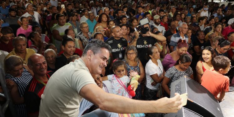 Nova pesquisa mostra que David Almeida consolida liderança e ganha votos do eleitor indeciso