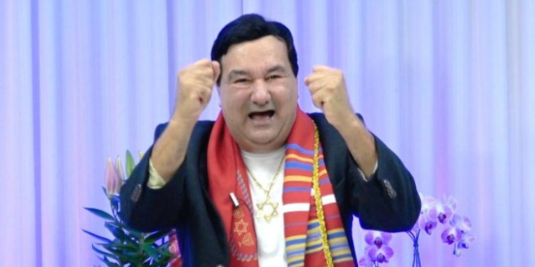 Vídeo: pastor ensina esposas a segurar marido: ‘Deus mandou a senhora dar’