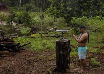 Indígenas da Amazônia ganham Internet grátis e se viciam em vídeos adultos