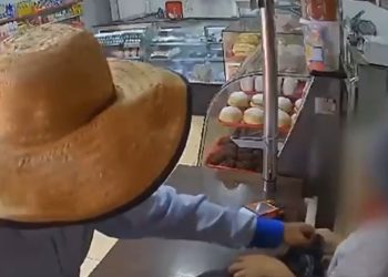 Vídeo: mulher se desespera durante assalto e bandido pede calma: ‘fica de boa’