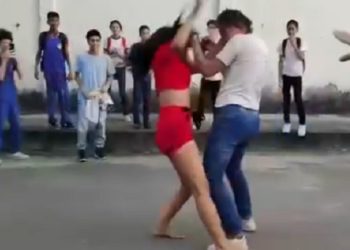 Vídeos: mais uma escola de Manaus vira criadouro de alunos brigões nas ruas