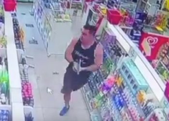 Vídeo: PM de folga reage a assalto e mata criminoso dentro da farmácia