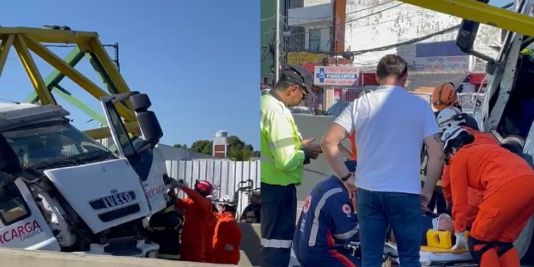 Vídeos: Motorista de carreta fica preso às ferragens ao destruir limitador de altura na Constantino Nery