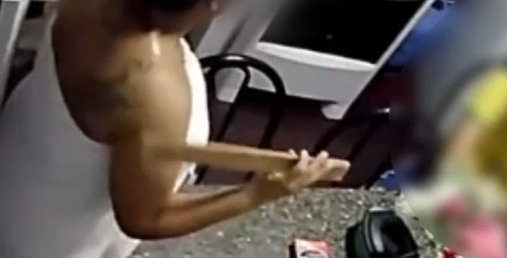 Vídeo: mulher que agrediu enteada com ripa em Manaus foi gravada pelo marido 