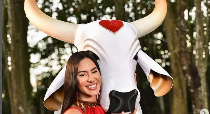 Isabelle explica ligação do Garantido com São João e dá aula de cultura: ‘é noite de celebrar’