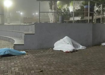 Veja vítimas de chacina no chão com tiros na cabeça; alvos seriam do CV