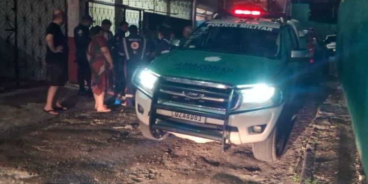 Vizinhos notam ausência de idosa e a encontram morta no banheiro na Compensa