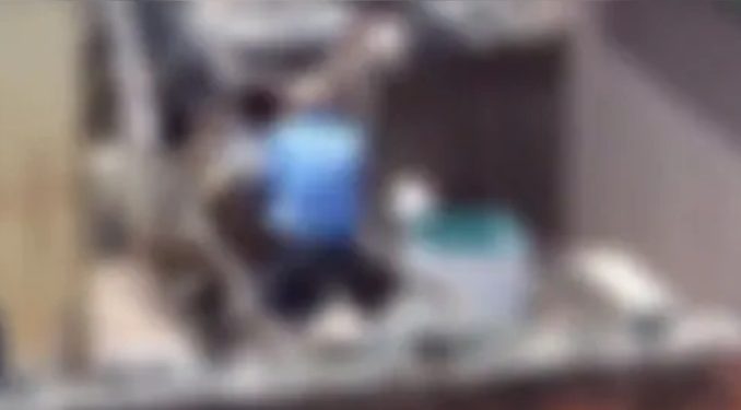 Idoso de 83 anos é preso x0xando égua no quintal de casa