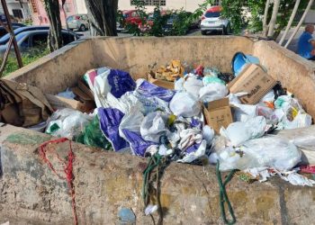 Veja: Corpo de homem com as mãos amarradas é encontrado em lixeira em Manaus