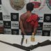 Cheio de cana na cabeça, homem é preso após tentar matar a esposa a facadas e tiros