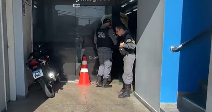 Bandidos deixam dois trabalhadores baleados e trocam tiros com PMs no bairro São José