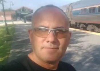 Policial preso por estupr0 tenta subornar pais das vítimas: ‘vamos negociar’