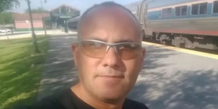 Policial preso por estupr0 tenta subornar pais das vítimas: ‘vamos negociar’