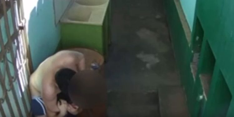 Vídeo: marido enforc@ esposa após ela estourar limite do cartão de crédito