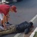 Vídeo: pedestre atingido por carro em Manaus é jogado de cabeça na sarjeta