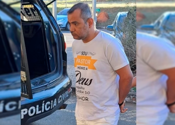 Pastor preso por abusar dos fiéis chegou a tomar ‘leitinho’ deles para ‘curar’ gastrite
