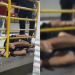 Vídeo mostra homem todo espancado após assalto dentro do T3, em Manaus; veja