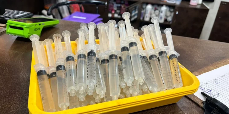 Seringas cheias encontradas em salões de Djidja Cardoso eram de shampoo, diz defesa