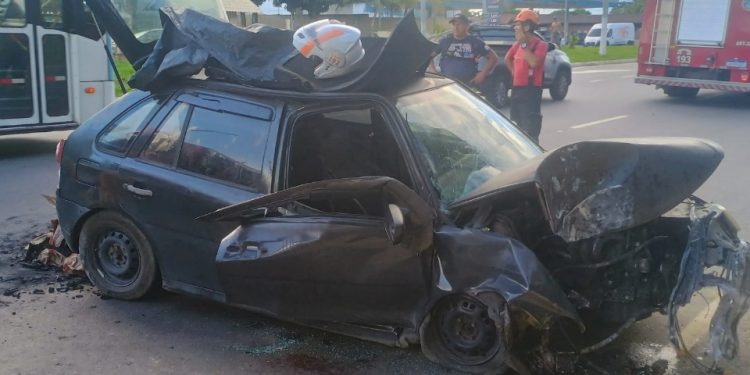 Urgente: grave acidente mata mulher na Avenida do Turismo e deixa pai e filho feridos