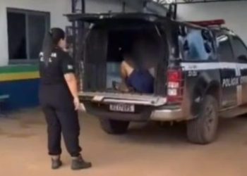 Vídeo: homem é preso após enteada revelar anos de abusos dentro de casa para a professora