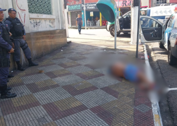 Homem prefere morrer do que ser preso e tenta se enforcar dentro de viatura em Manaus