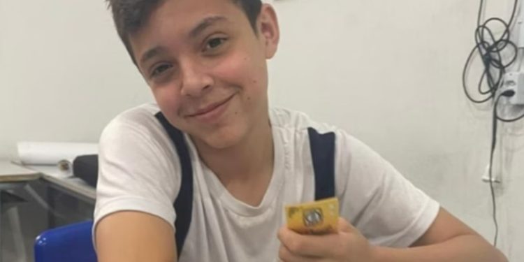 Concessionária pega fogo e menino morre com 100% do corpo queimado
