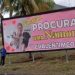Viúvo rico e carente gasta R$ 40 mil em outdoors em busca de uma namorada 