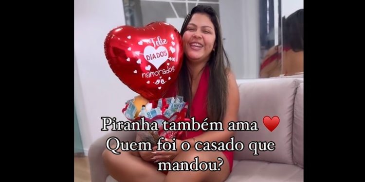 Vídeo: Talarica da Bemol ganha presente do Dia dos Namorados e posta: ‘piranh@ também ama’