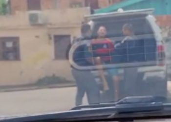 "Mais um 'Amostradinho' pro camburão": jovem foge para a casa da família para não ser preso pela PM em Manaus - vídeos