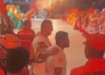 VÍDEOS: Levantador de toadas do Garantido, David Assayag, passa mal na arena do Bumbódromo