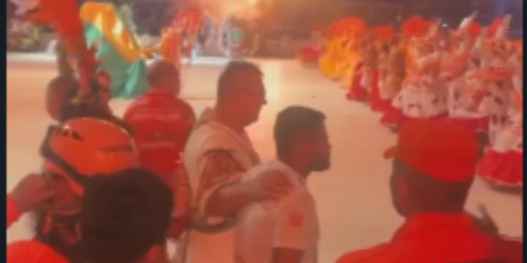 VÍDEOS: Levantador de toadas do Garantido, David Assayag, passa mal na arena do Bumbódromo