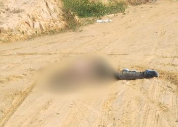 No Distrito 2, homem é achado com marcas de tortura e quatro tiros na cabeça