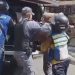 Vídeo mostra preso tentando a todo custo resistir de ser colocado dentro de viatura em Tefé