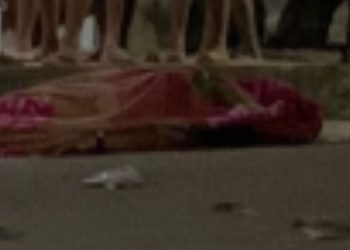 Pistoleiro chegam de carro e matam homem na frente do amigo em rua do Tarumã