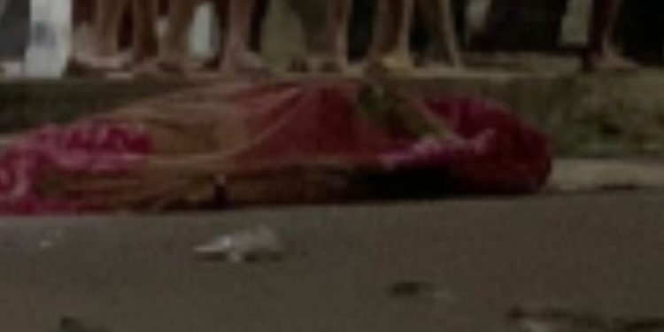 Pistoleiro chegam de carro e matam homem na frente do amigo em rua do Tarumã