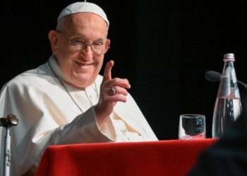 Papa Francisco, a portas fechadas com padres romanos, fala de “vi@dagem” no Vaticano