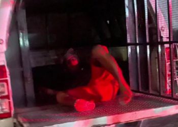 Em Manaus, idoso é preso após ter crise de ciúmes e esfaquear a vizinha por vê-la com um rapaz