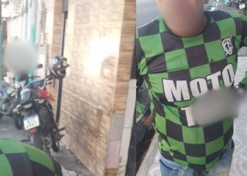 Vídeo: Mototaxista coloca moto na calçada e acaba sendo agredido por morador em Manaus