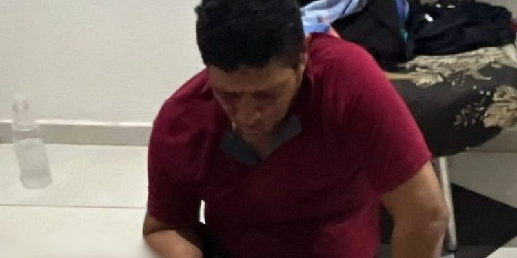 Homem arranca os próprios olhos após surto psicótico ao voltar de culto