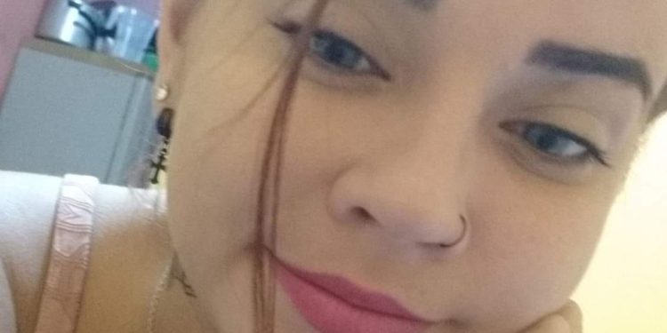 Esfaqueada, agredida e baleada: garota de programa é achada morta em estado de composição em Manaus