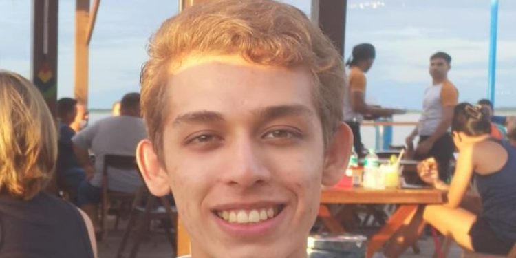 Filho diz para a mãe que não se sente bem e desaparece em Manaus