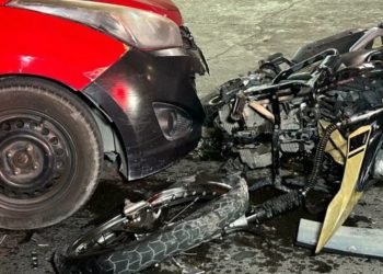 Vídeo: Em alta velocidade a caminho do trabalho, motociclista colide com carro, é arremessado e morre em Manaus