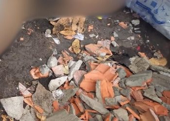 Veja: Moradores dão de cara com jovem morto em beco no bairro da Paz, em Manaus