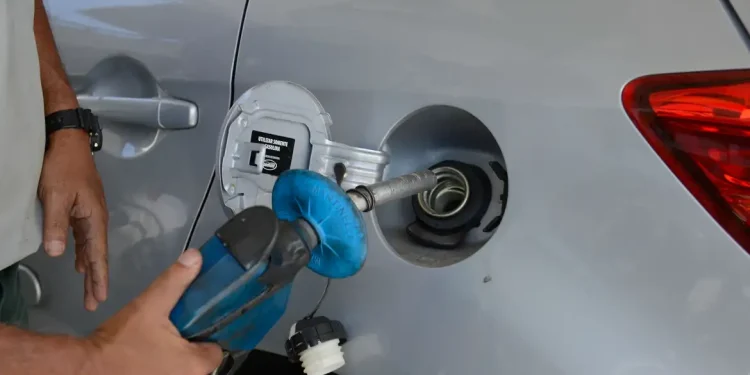 Petrobras reajusta preço da gasolina e do gás de cozinha ao mesmo tempo