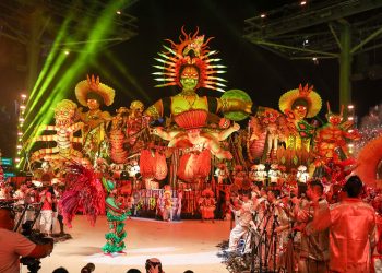 Festival de Parintins 2024: Garantido abre a terceira noite e encanta a galera vermelha e branca